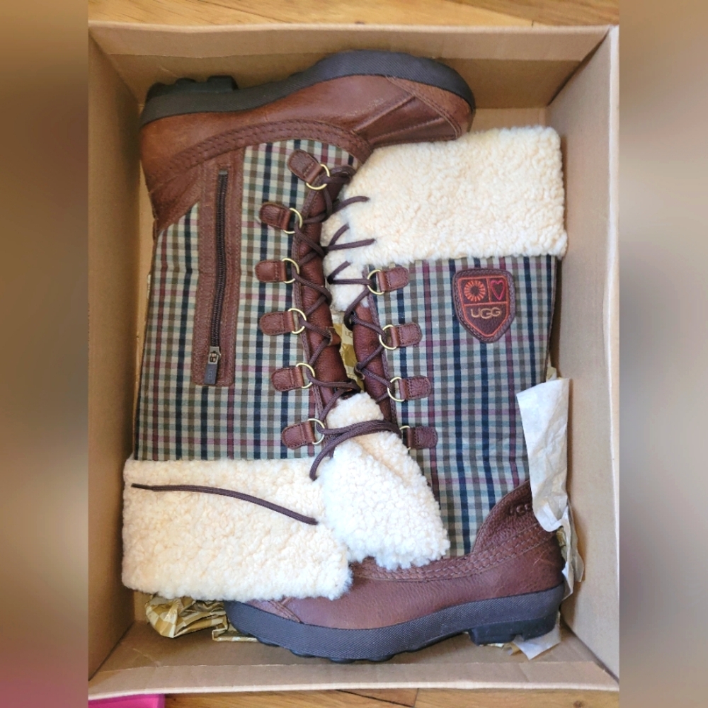 BNIB tall knee high Ugg boots Sz 9 Wmns